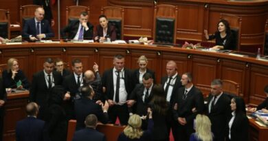 Kuvendi në kaos, ligjet kalohen si në monizëm! Kuvendi në kaos, ligjet kalohen si në monizëm!